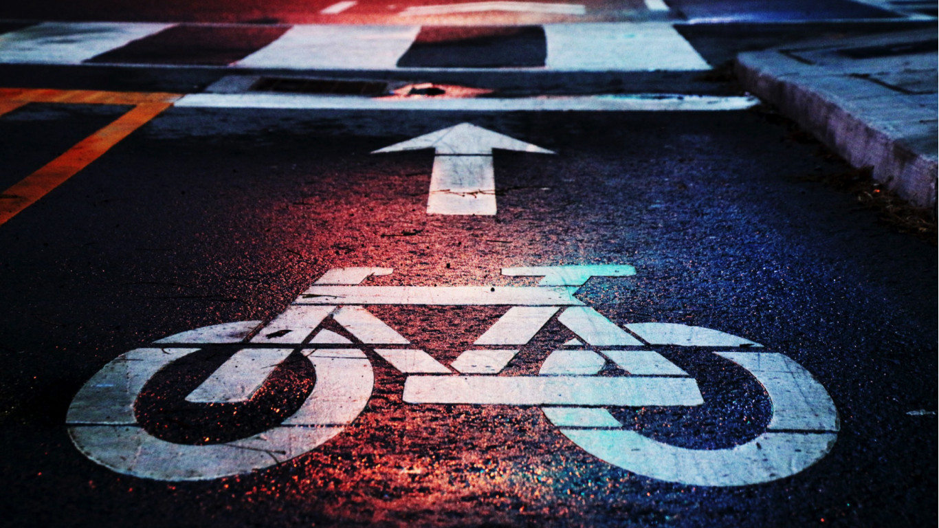 Respeta las señales: tu guía de seguridad vial al iniciarte en la bici